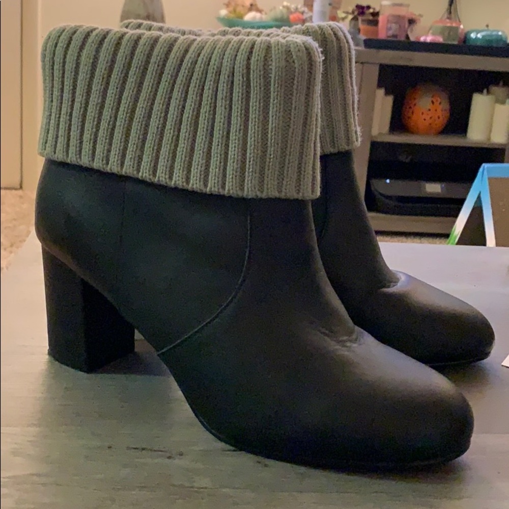 Torrid black booties with grey sweater trim 12W